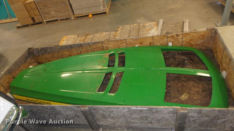 image for item EH9035 John Deere 9560R parts