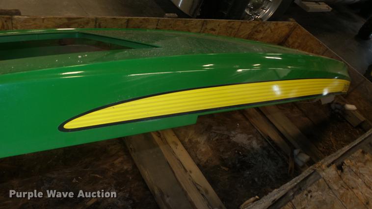 image for item EH9035 John Deere 9560R parts