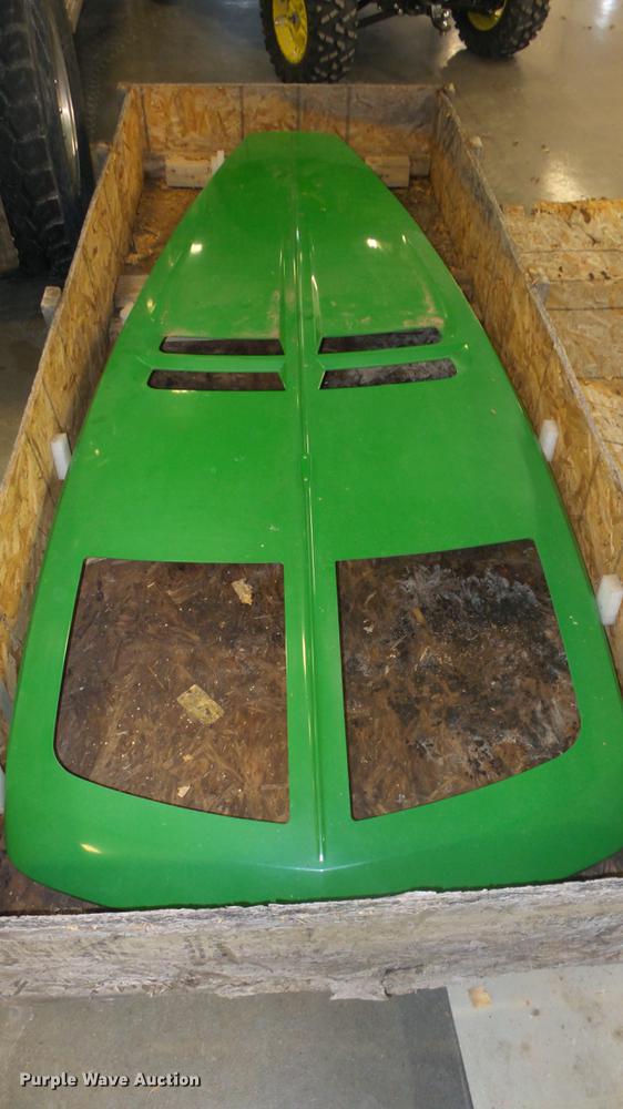 image for item EH9035 John Deere 9560R parts