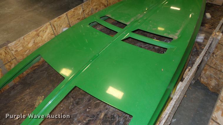 image for item EH9035 John Deere 9560R parts