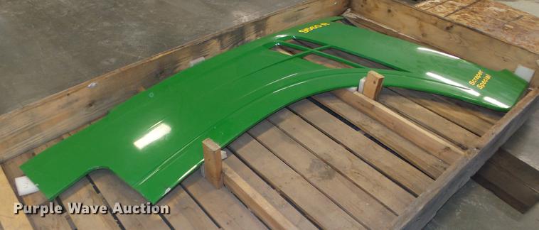 image for item EH9035 John Deere 9560R parts