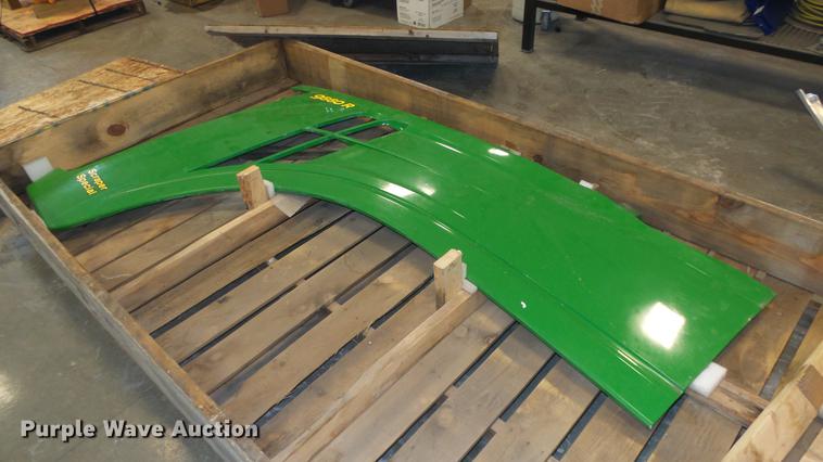 image for item EH9035 John Deere 9560R parts