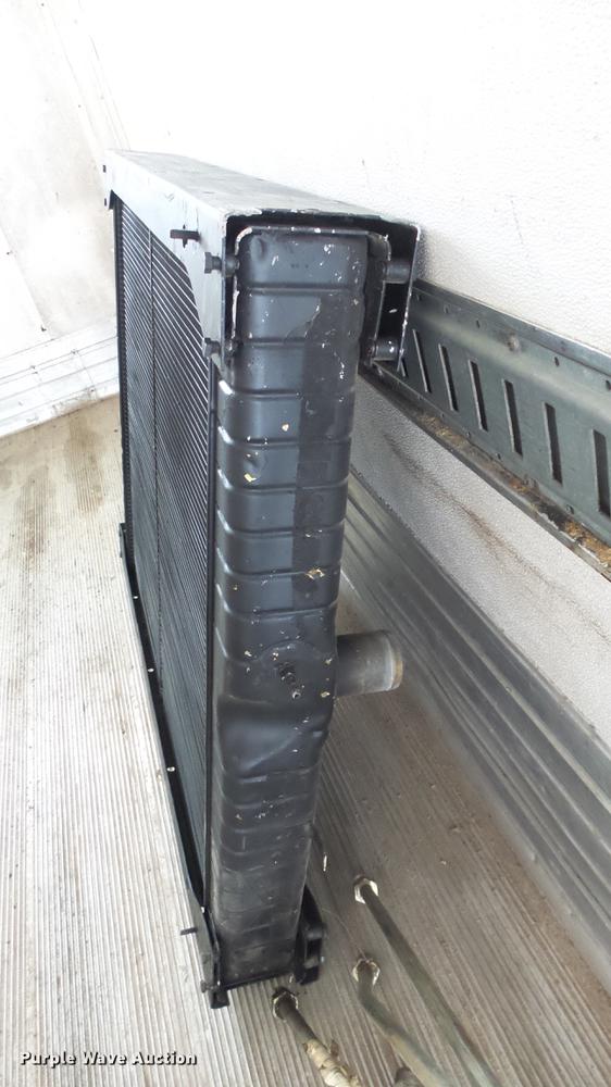 image for item EH9038 John Deere 9520 radiator