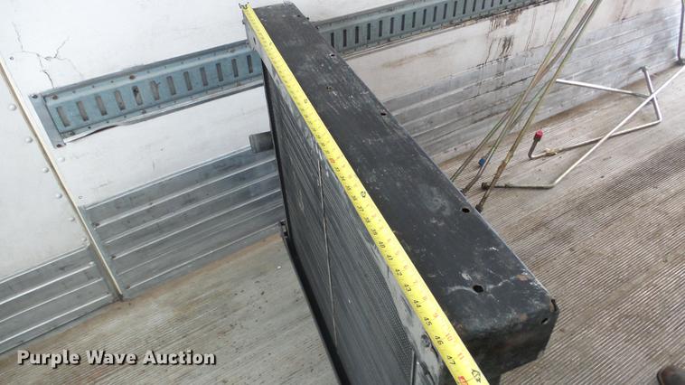 image for item EH9038 John Deere 9520 radiator