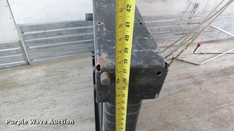 image for item EH9038 John Deere 9520 radiator