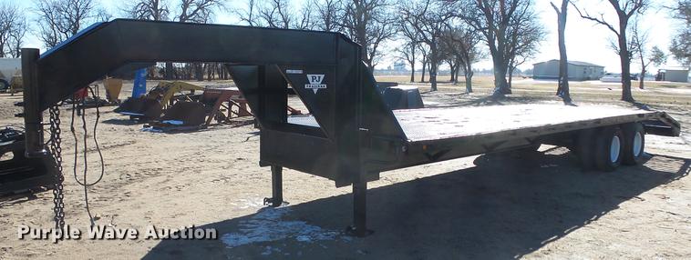 image for item EH9043 2001 PJ Trailers flatbed trailer