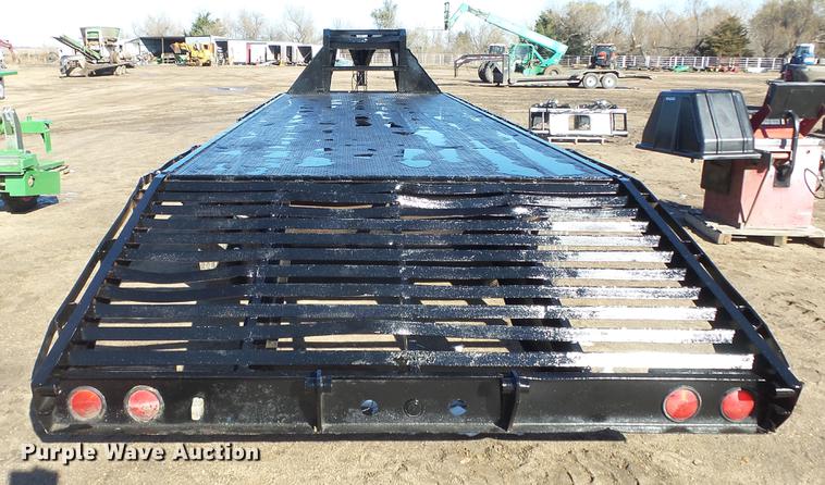 image for item EH9043 2001 PJ Trailers flatbed trailer