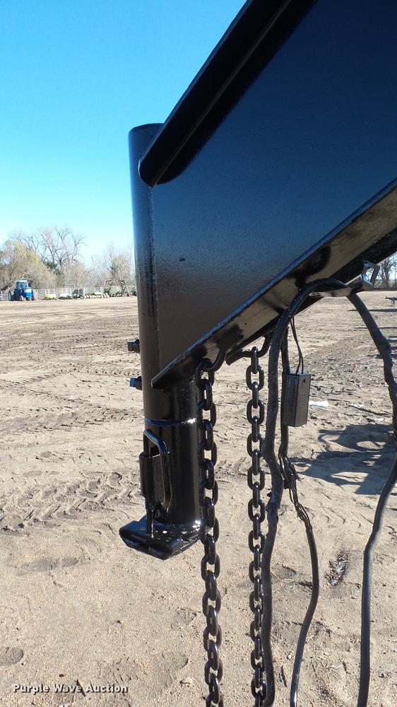 image for item EH9043 2001 PJ Trailers flatbed trailer