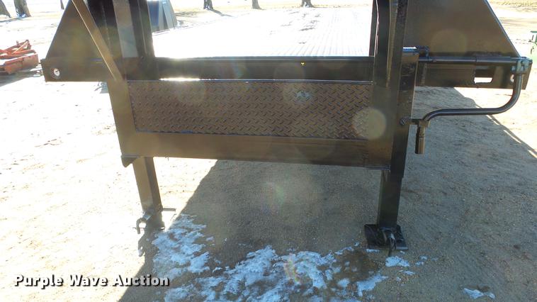 image for item EH9043 2001 PJ Trailers flatbed trailer