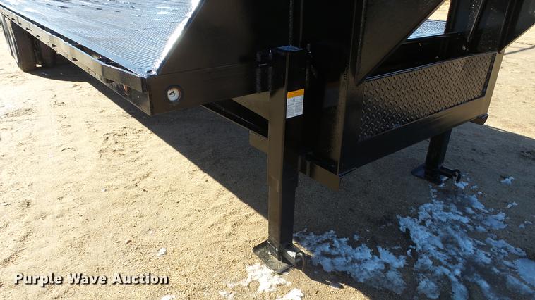 image for item EH9043 2001 PJ Trailers flatbed trailer