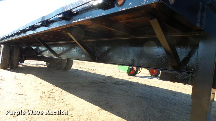 image for item EH9043 2001 PJ Trailers flatbed trailer