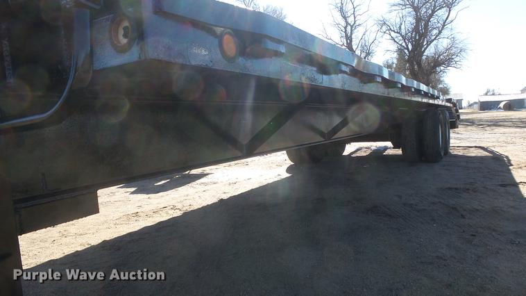image for item EH9043 2001 PJ Trailers flatbed trailer