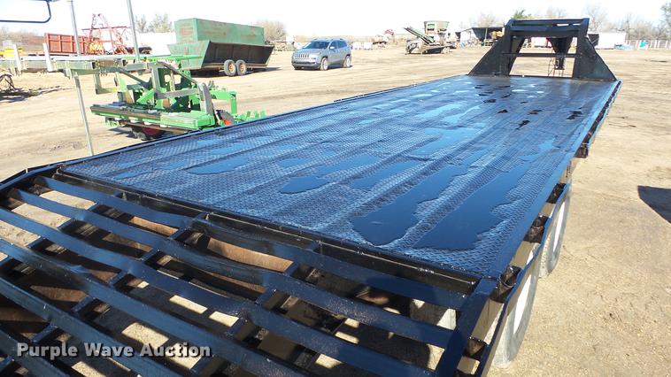 image for item EH9043 2001 PJ Trailers flatbed trailer