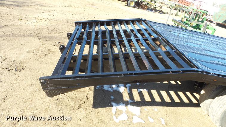 image for item EH9043 2001 PJ Trailers flatbed trailer