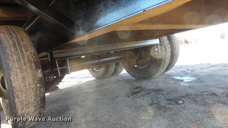image for item EH9043 2001 PJ Trailers flatbed trailer