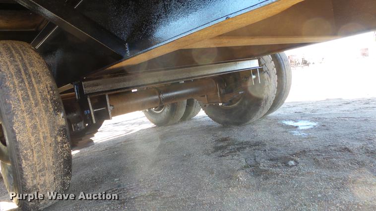 image for item EH9043 2001 PJ Trailers flatbed trailer