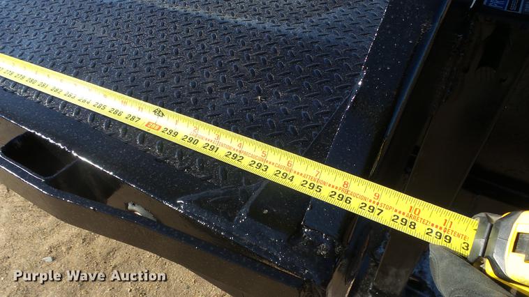 image for item EH9043 2001 PJ Trailers flatbed trailer