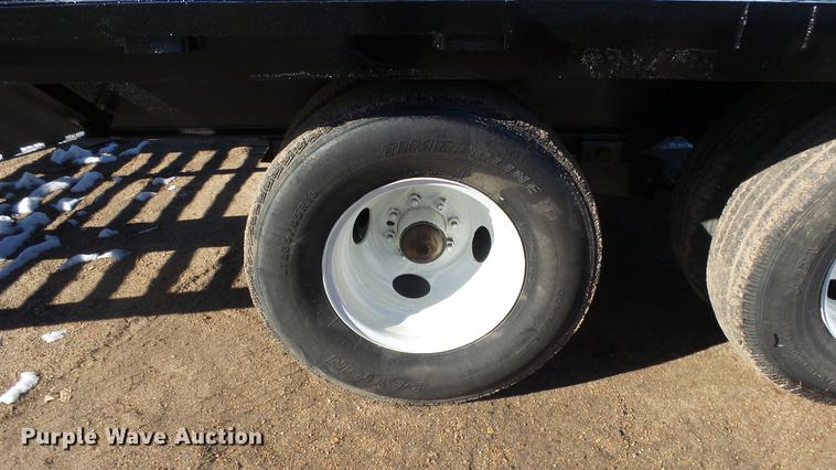 image for item EH9043 2001 PJ Trailers flatbed trailer