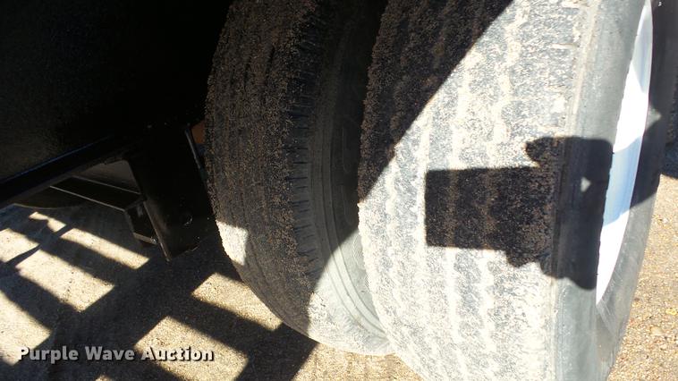 image for item EH9043 2001 PJ Trailers flatbed trailer