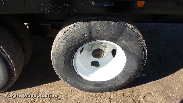 image for item EH9043 2001 PJ Trailers flatbed trailer