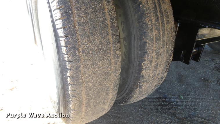 image for item EH9043 2001 PJ Trailers flatbed trailer