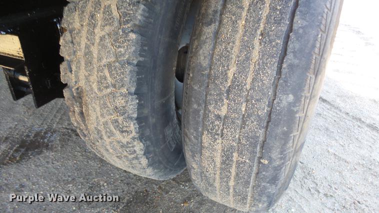 image for item EH9043 2001 PJ Trailers flatbed trailer