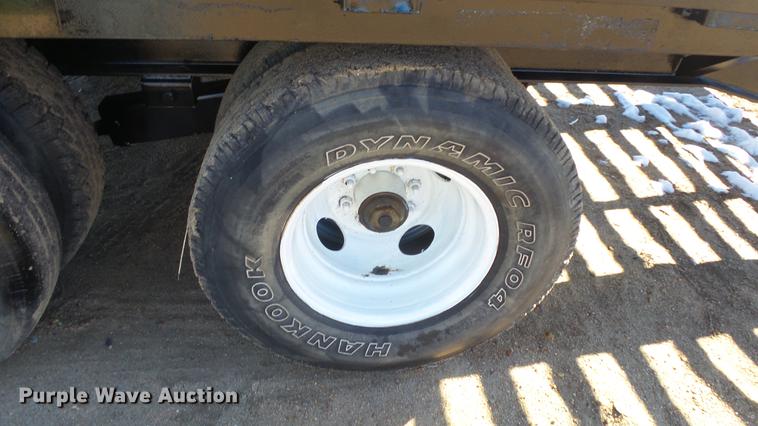 image for item EH9043 2001 PJ Trailers flatbed trailer