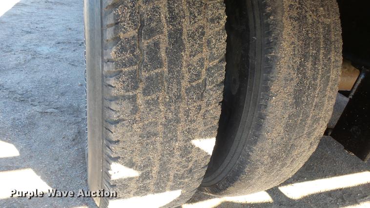 image for item EH9043 2001 PJ Trailers flatbed trailer