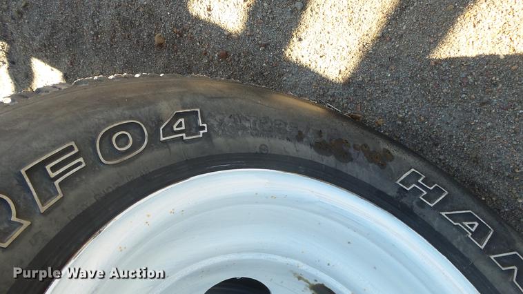 image for item EH9043 2001 PJ Trailers flatbed trailer