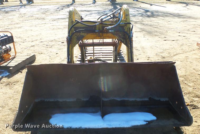 image for item EH9065 Davis loader