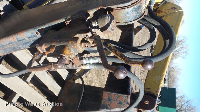 image for item EH9065 Davis loader