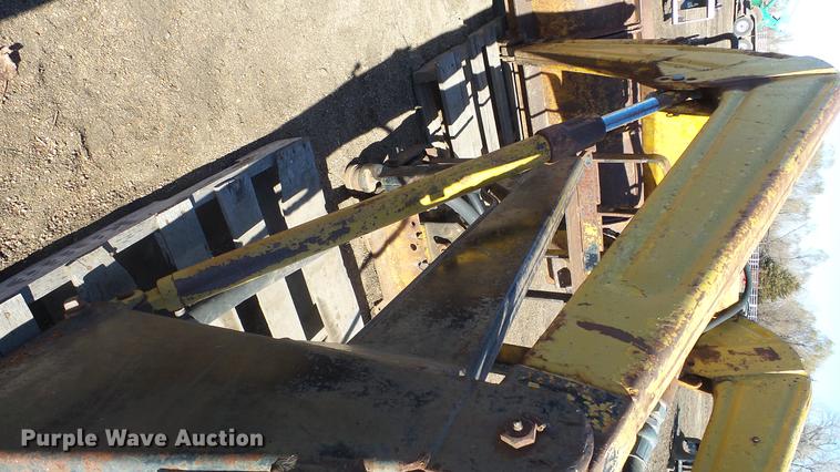 image for item EH9065 Davis loader