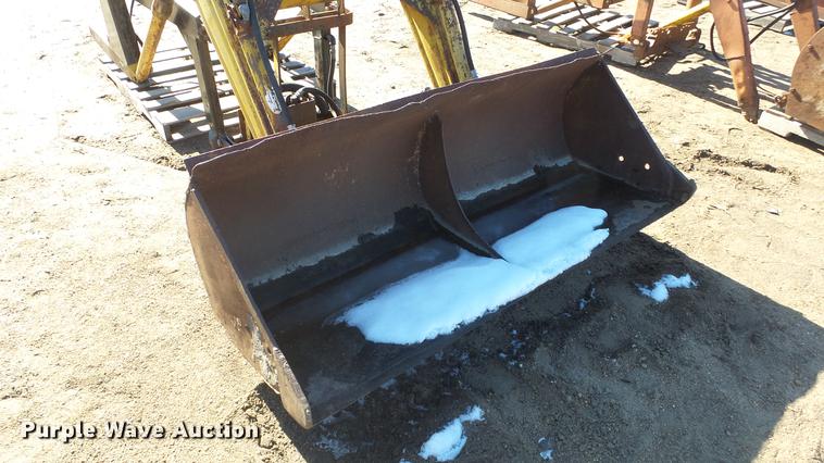 image for item EH9065 Davis loader