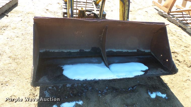 image for item EH9065 Davis loader