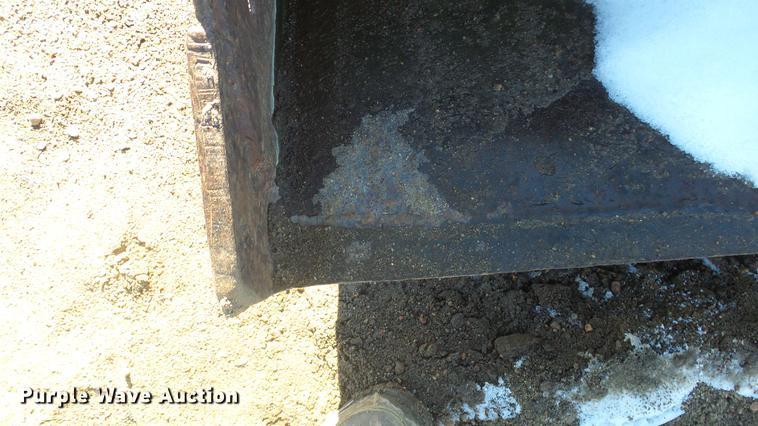 image for item EH9065 Davis loader