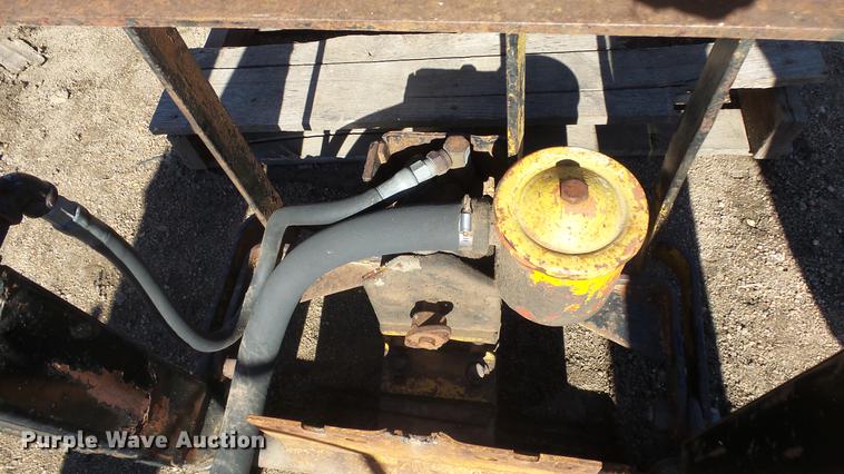 image for item EH9065 Davis loader