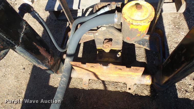 image for item EH9065 Davis loader