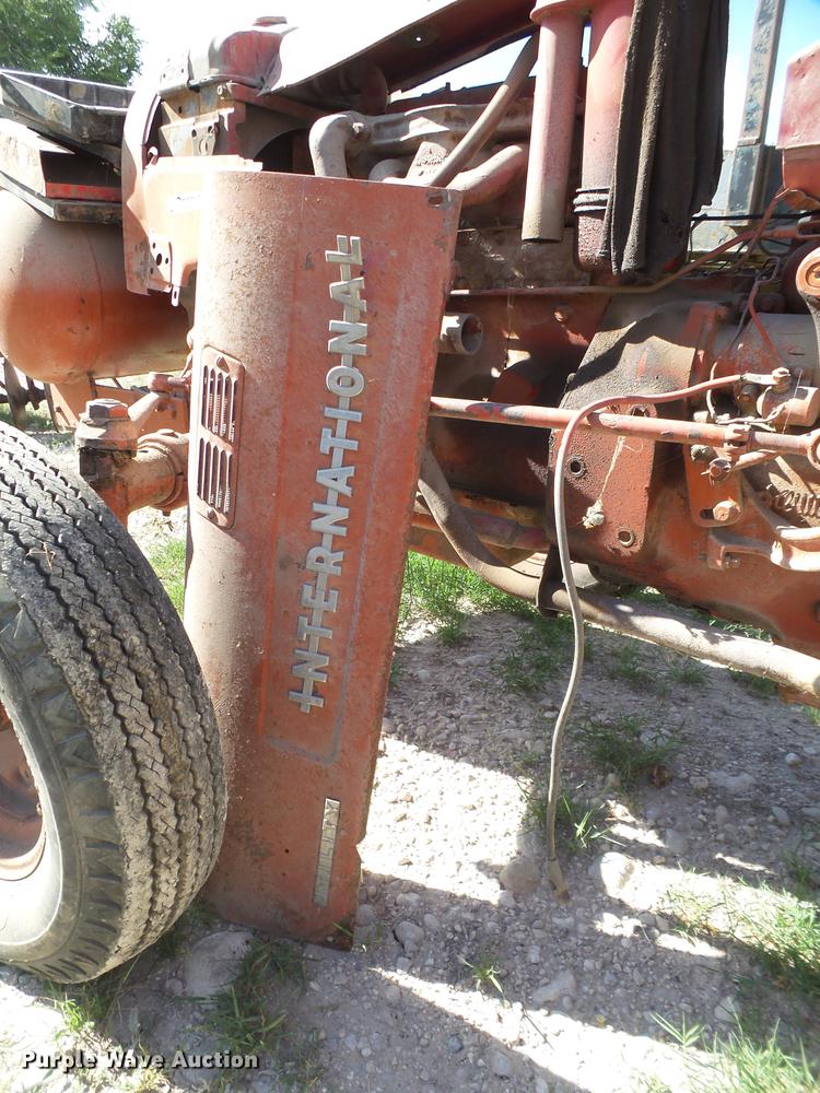 image for item EI9651 1958 International 350 tractor