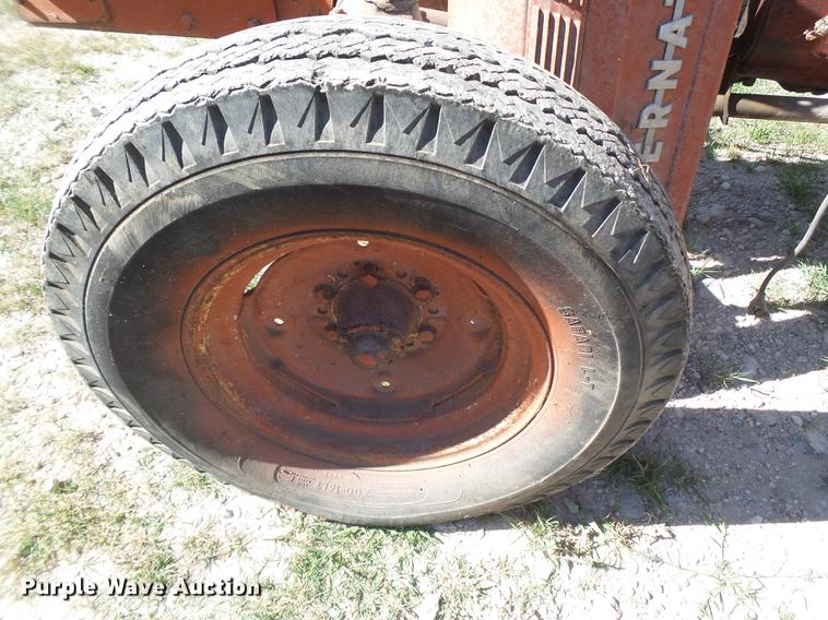 image for item EI9651 1958 International 350 tractor