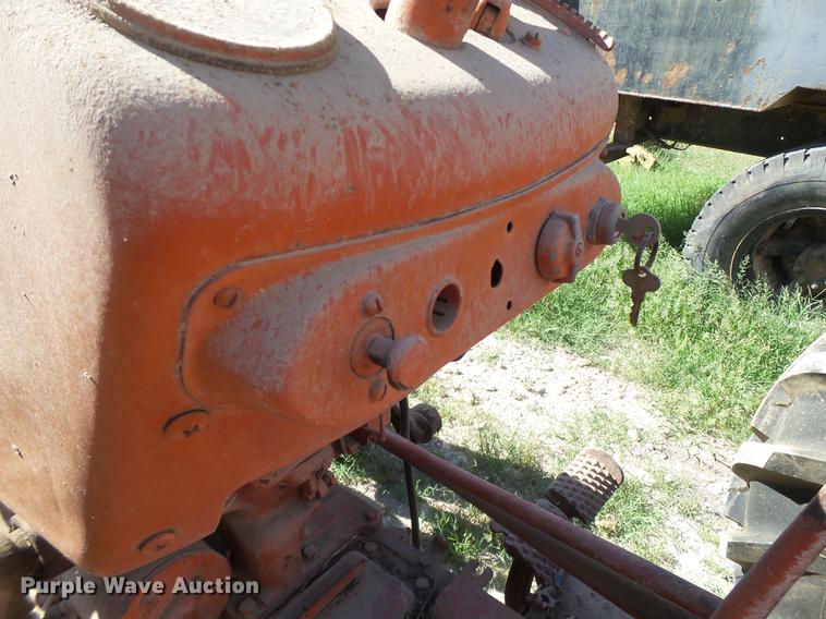 image for item EI9651 1958 International 350 tractor