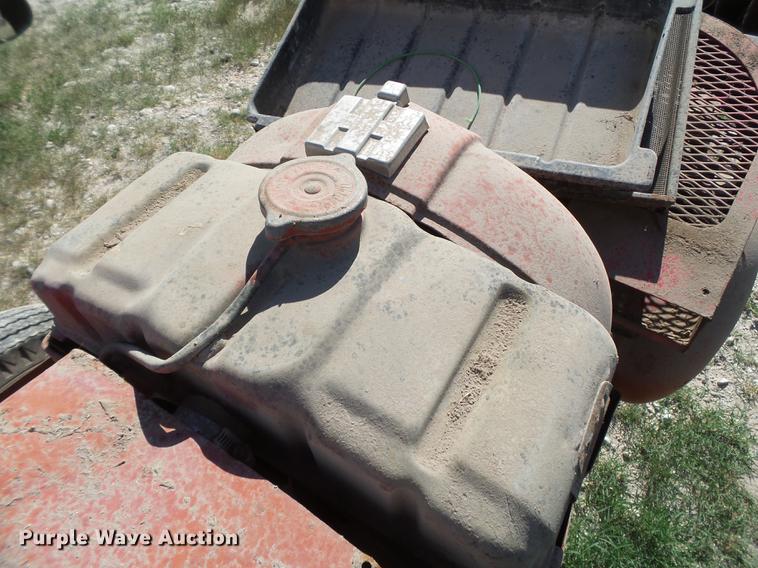 image for item EI9651 1958 International 350 tractor