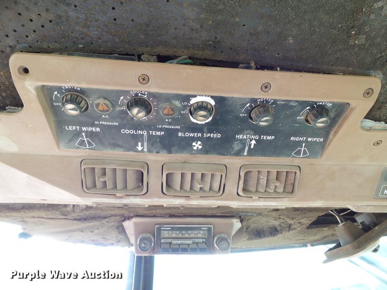 image for item EI9657 1983 John Deere 4450 MFWD tractor