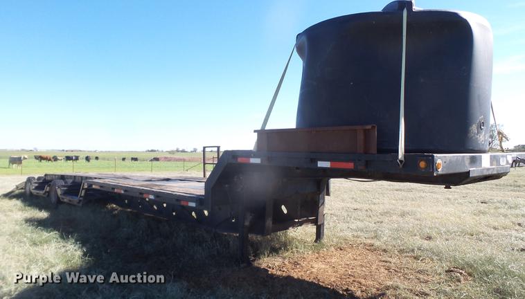 image for item EN9668 2006 XL Specialized 7050 drop deck sprayer trailer