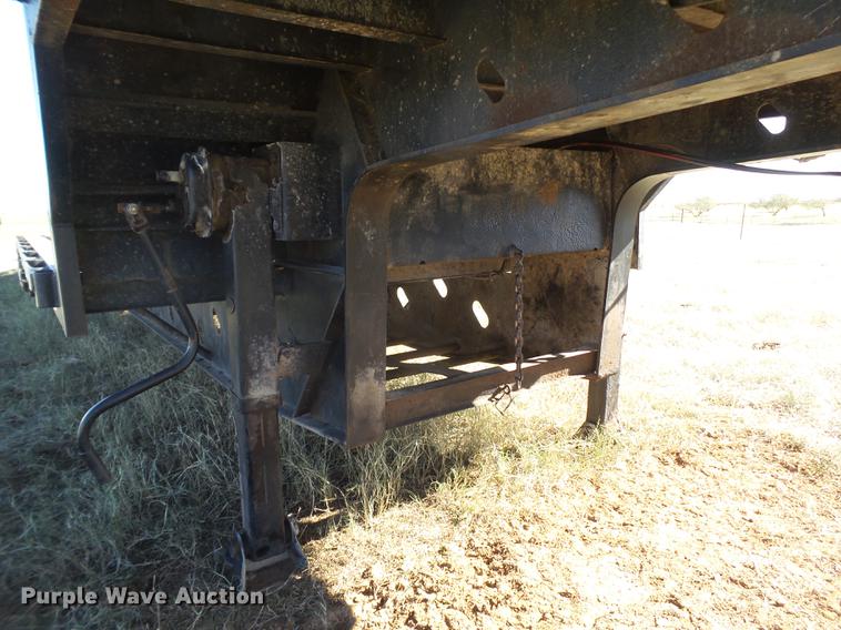 image for item EN9668 2006 XL Specialized 7050 drop deck sprayer trailer