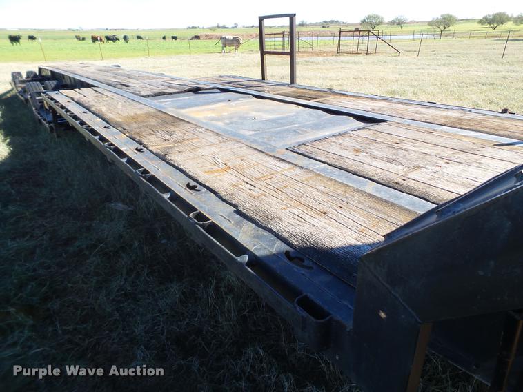 image for item EN9668 2006 XL Specialized 7050 drop deck sprayer trailer