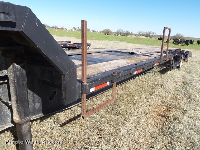 image for item EN9668 2006 XL Specialized 7050 drop deck sprayer trailer