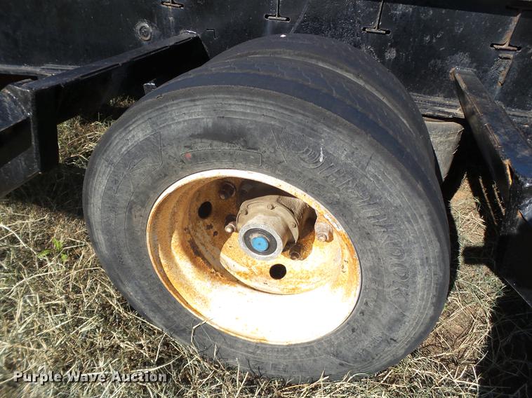 image for item EN9668 2006 XL Specialized 7050 drop deck sprayer trailer