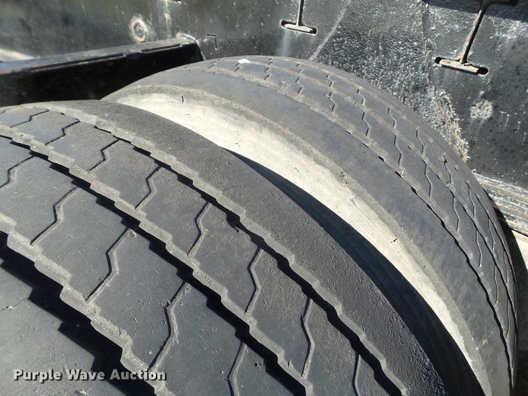 image for item EN9668 2006 XL Specialized 7050 drop deck sprayer trailer