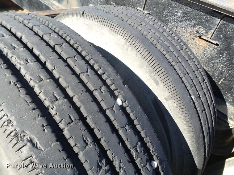 image for item EN9668 2006 XL Specialized 7050 drop deck sprayer trailer