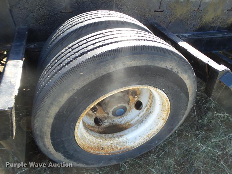 image for item EN9668 2006 XL Specialized 7050 drop deck sprayer trailer